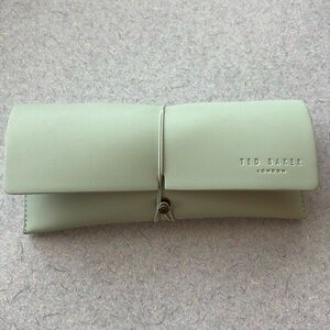 Chic black sunglasses